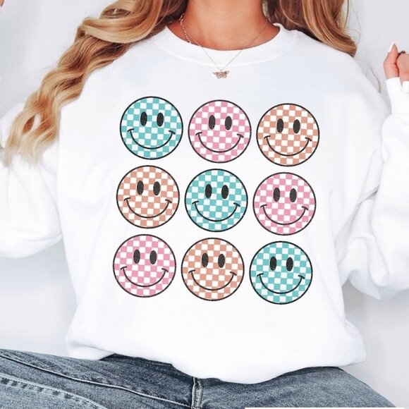 Smiley Face Checkered Retro Vintage Graphic Happy Face Cute Sweatshirt - Picture 1 of 5